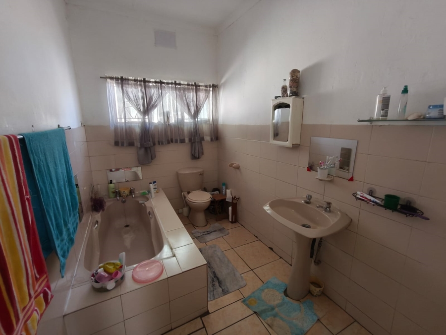 To Let 4 Bedroom Property for Rent in Oos Einde North West